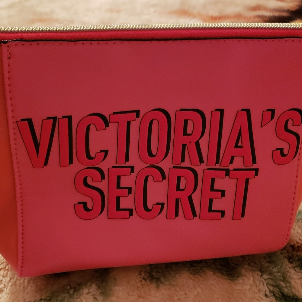 Cosmetic bag